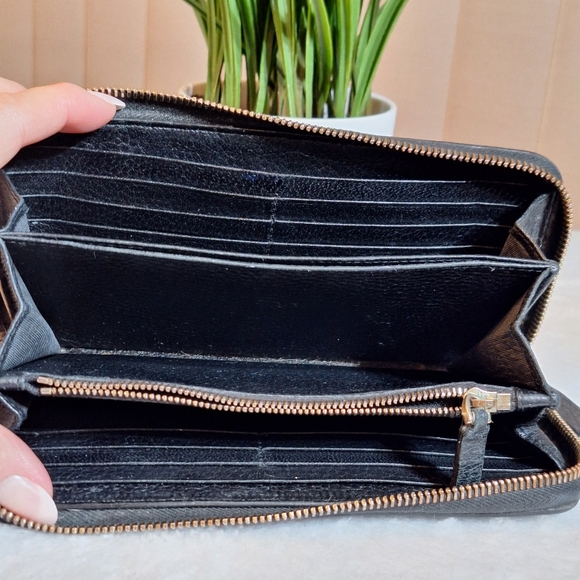 Valentino Rockstud Grainy Calfskin Full Zip Wallet - Picture 7 of 16